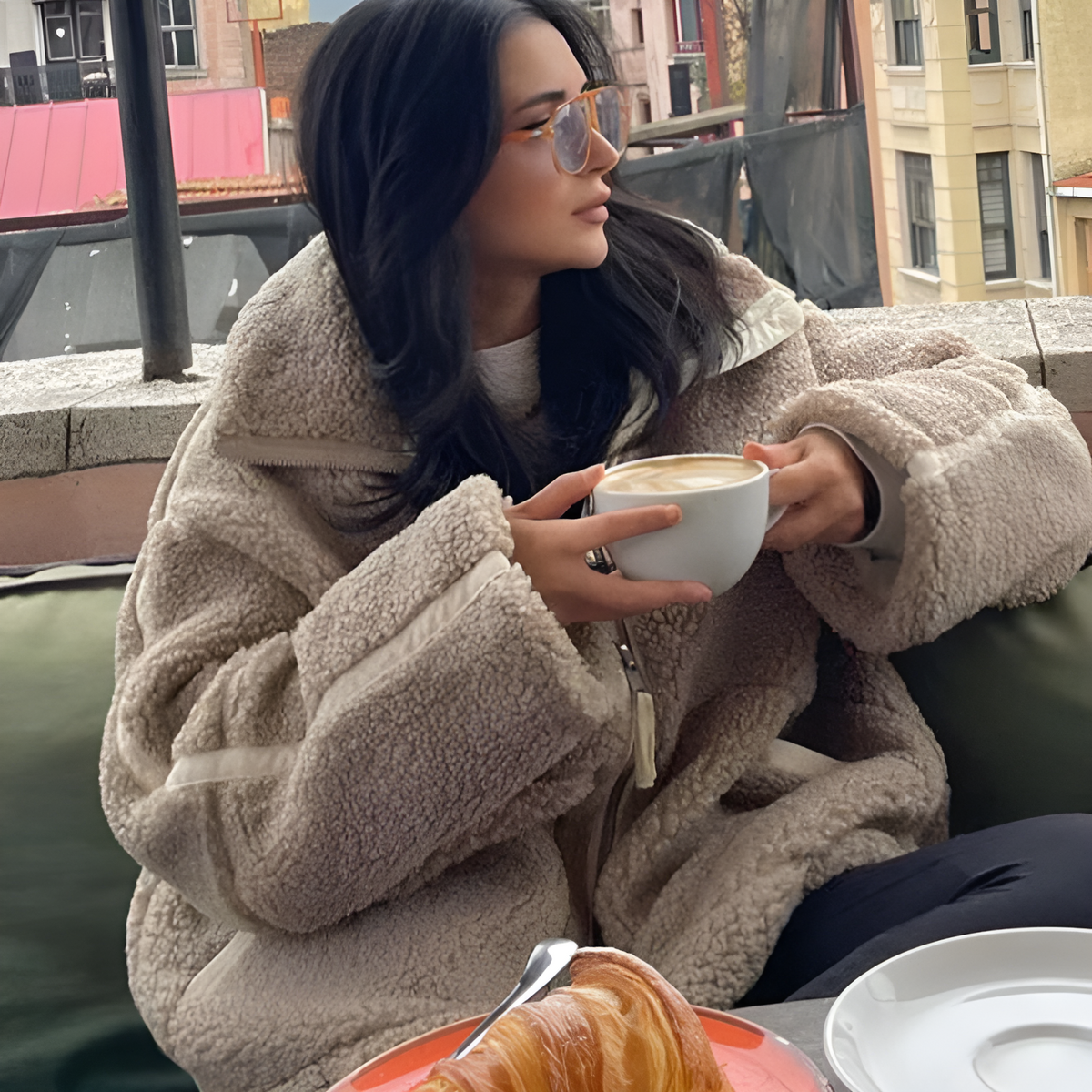 Cappotto in teddy comodo di Emma - Per giornate calde ed eleganti