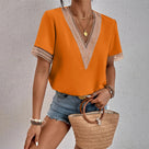 Blusa de mujer con encaje partido y escote en V - Nina