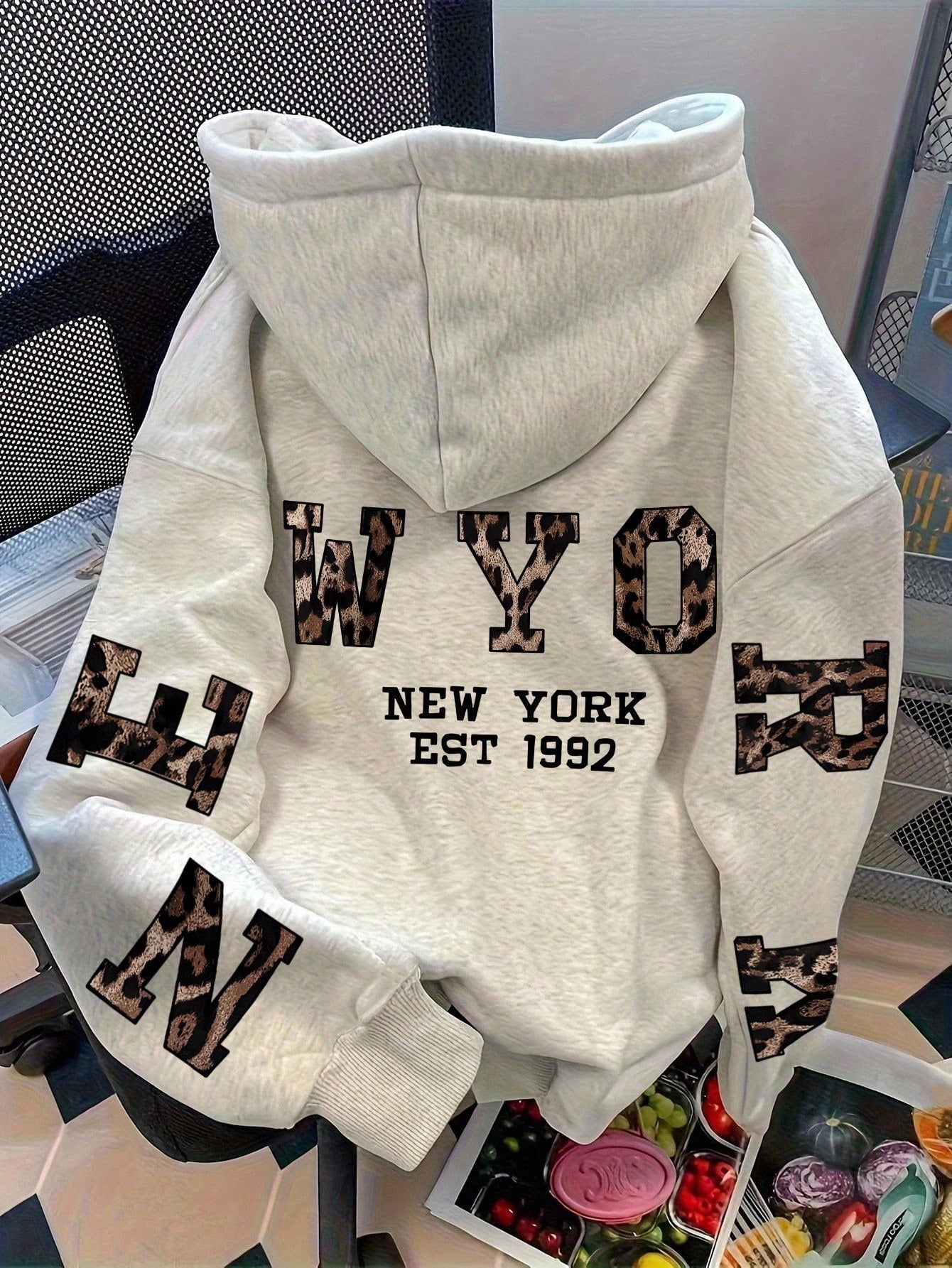 Oversized hoodie with leopard print and hood