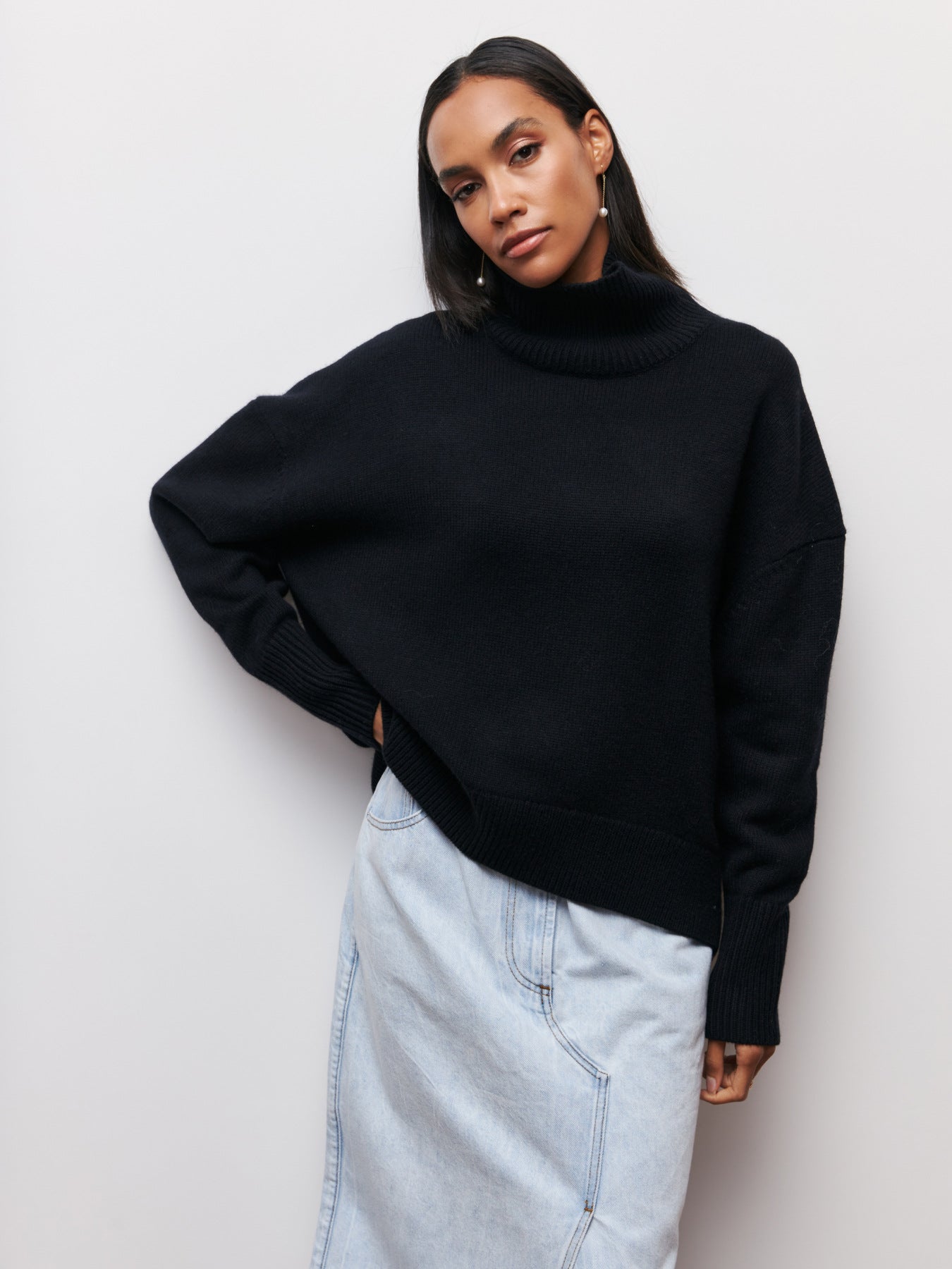 Oversized jumper with high collar and ribbed finish