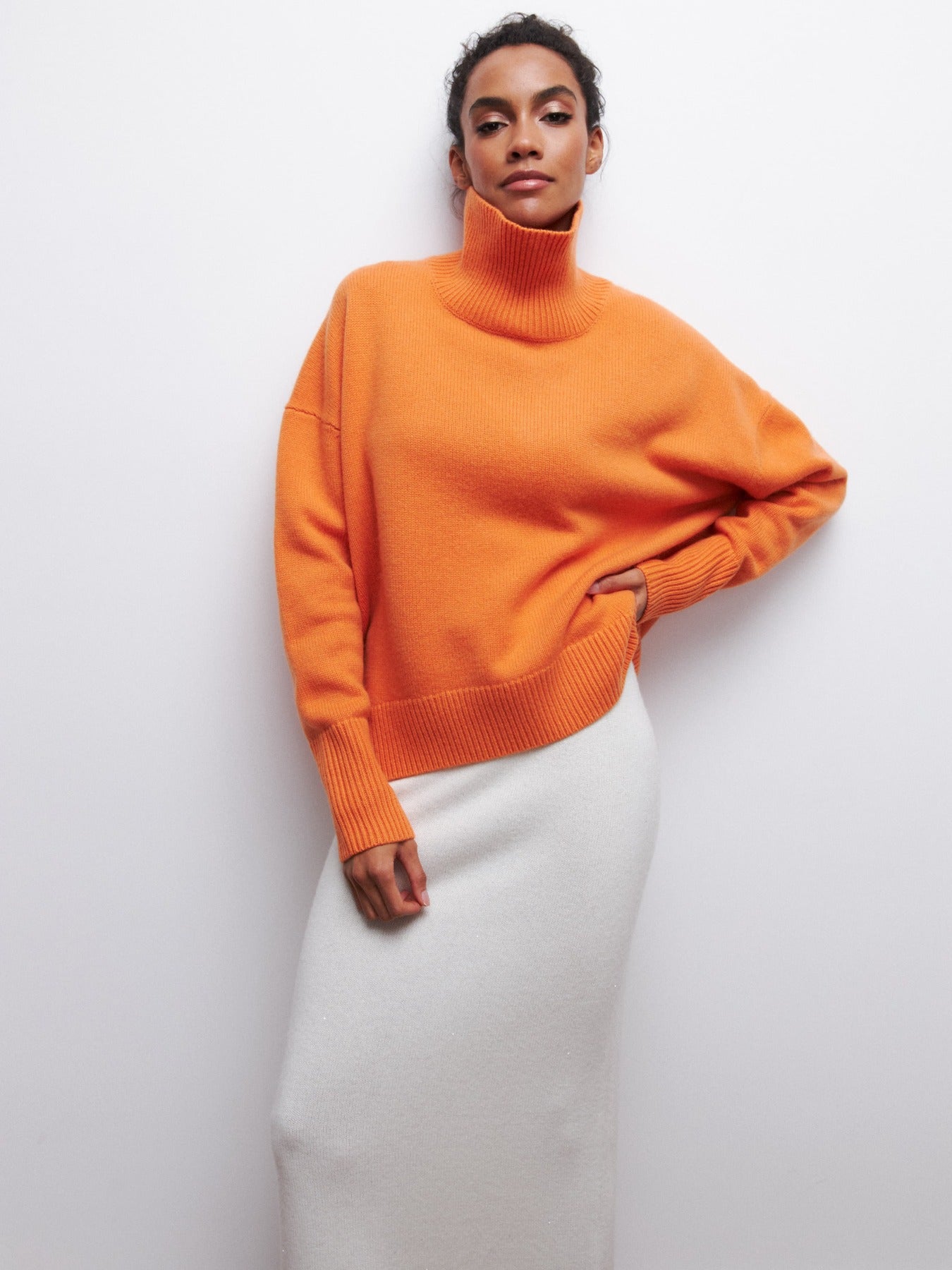 Pull oversize avec col montant et finitions côtelées
