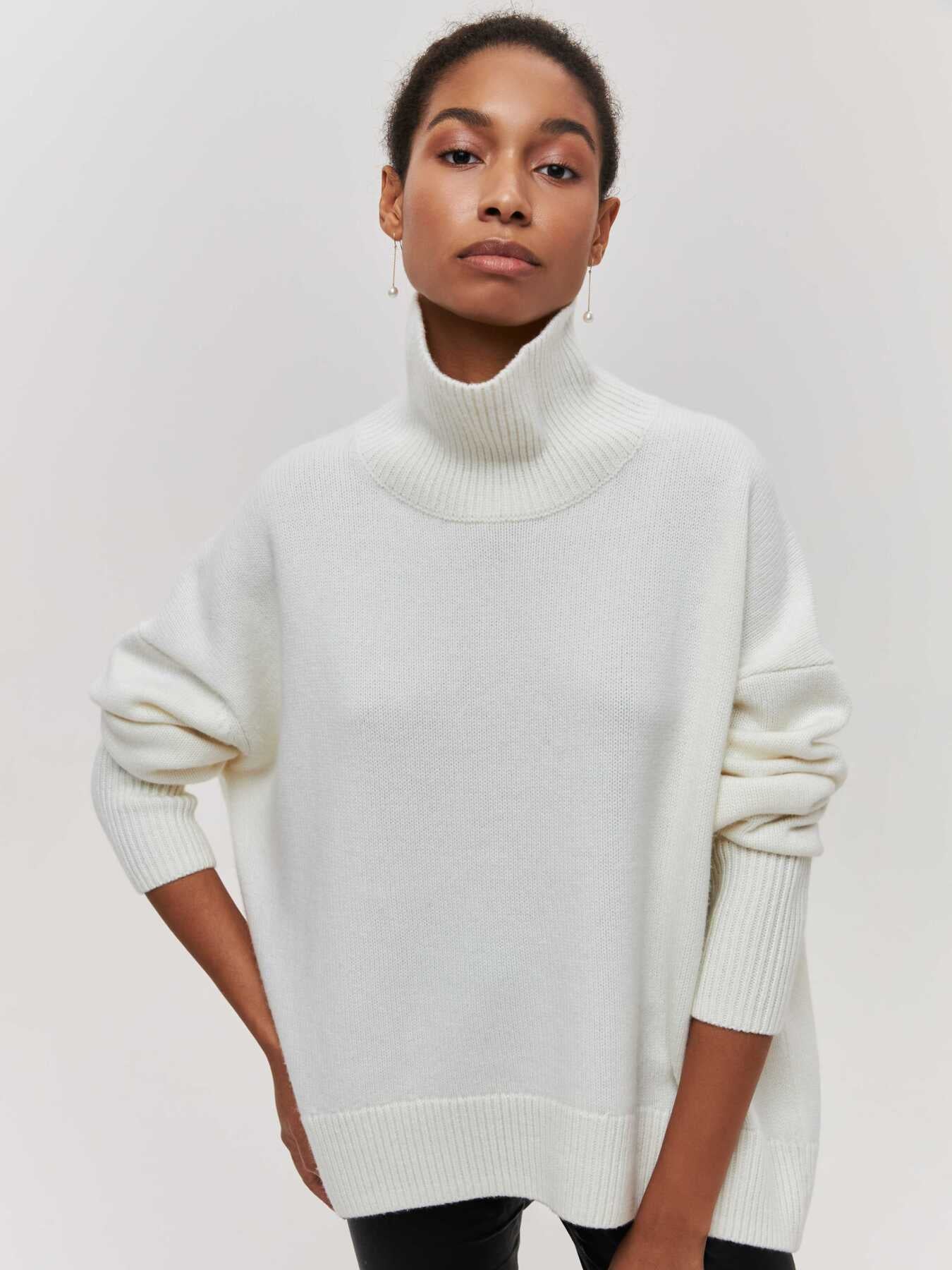 Pull oversize avec col montant et finitions côtelées