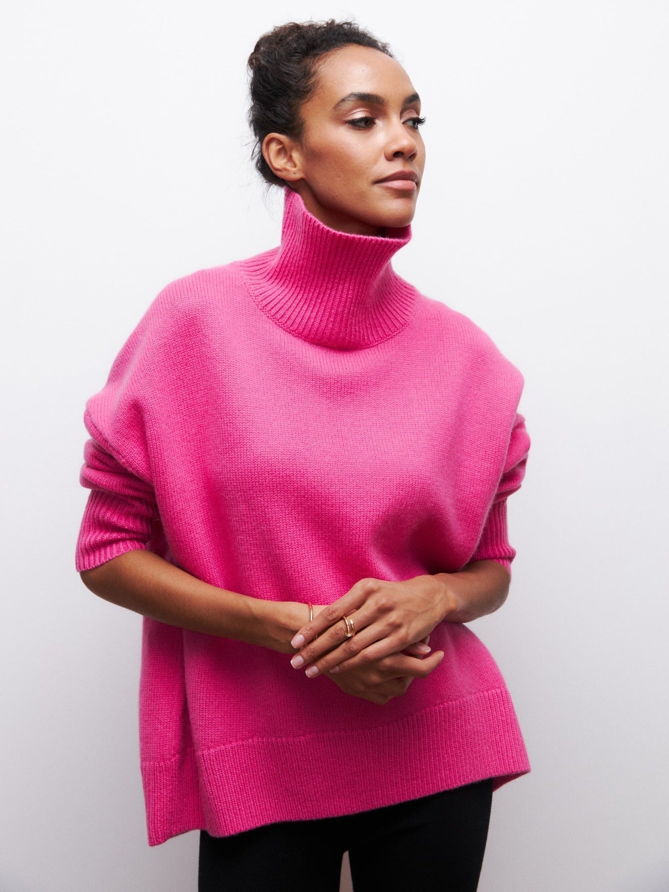 Pull oversize avec col montant et finitions côtelées