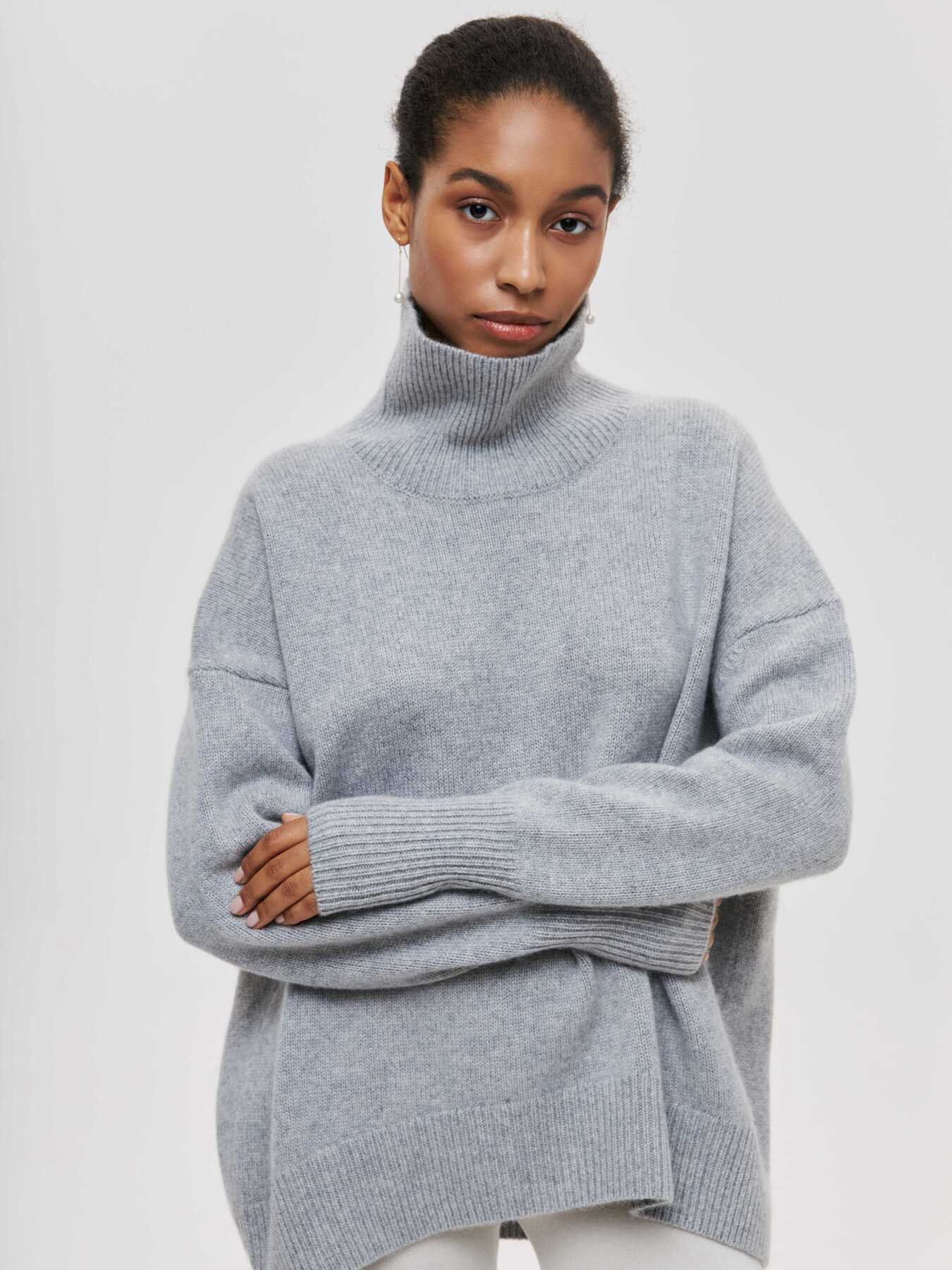 Pull oversize avec col montant et finitions côtelées