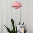 Elegantná drevená stropná lampa s teplým svetlom