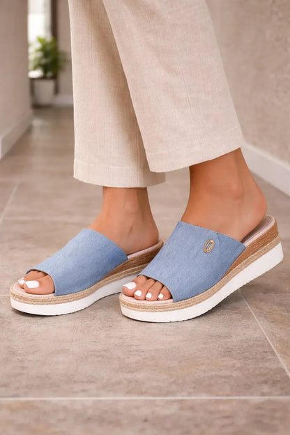 Platform sandals with open toe