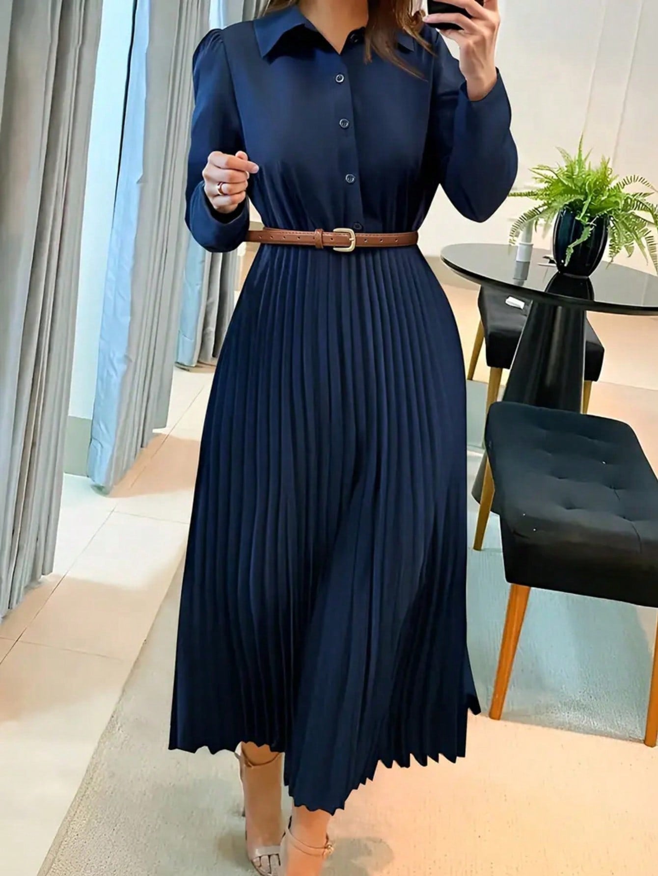 Pleated dress with long sleeves and button closure