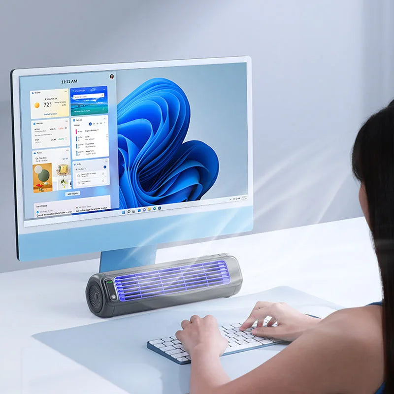 Portable air conditioning unit with compact design