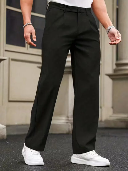Pantalon droit avec plis et poches latérales