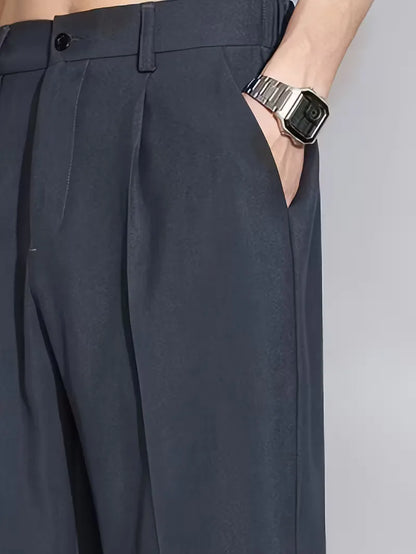 Pantalon droit avec plis et poches latérales