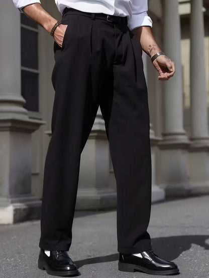 Pantalon droit avec plis et poches latérales
