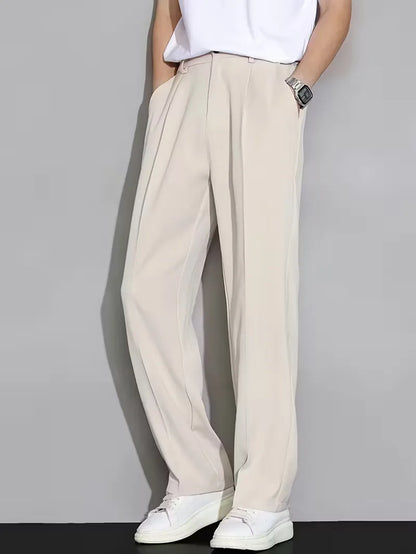 Pantalon droit avec plis et poches latérales