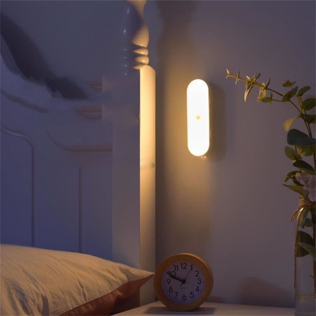 Lámpara de pared LED inalámbrica con sensor de movimiento y batería recargable por USB