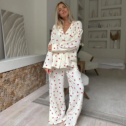 Soft Ladies' Two-Piece Pyjama Set with Heart Print and Button Closure