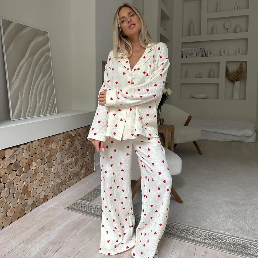 Soft Ladies' Two-Piece Pyjama Set with Heart Print and Button Closure