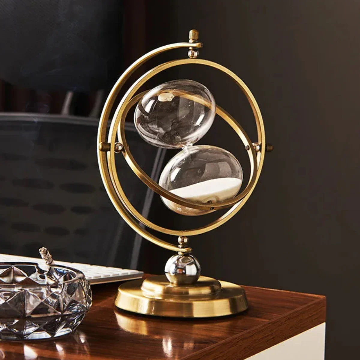Clepsidră din metal, cu design minimalist, pentru decorarea elegantă a interiorului