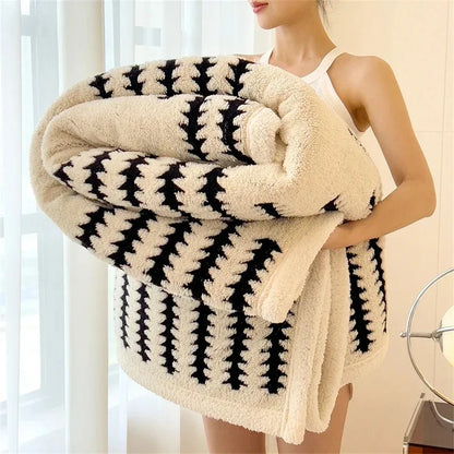 Coperta double-face con motivo geometrico e pile sherpa – Morbida, calda e decorativa