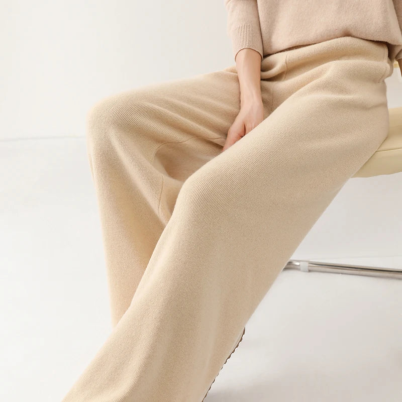 Luxury Women's Corduroy Trousers with Wide Legs and Elastic Waist