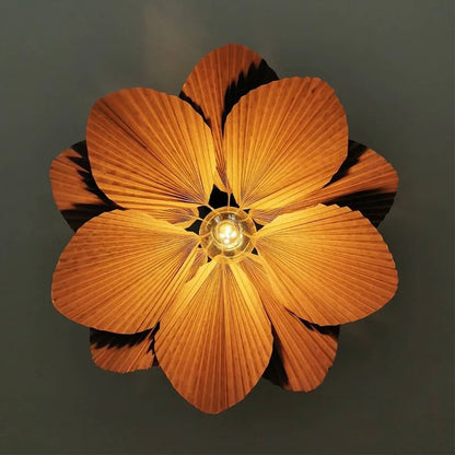 Svícen ve stylu art deco s květinovým motivem a LED osvětlením
