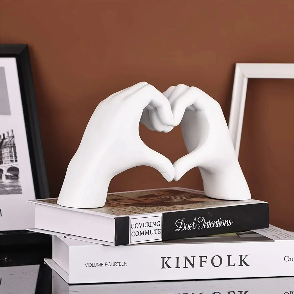 Decorazione con mani scultoree - Affettuosa ed elegante