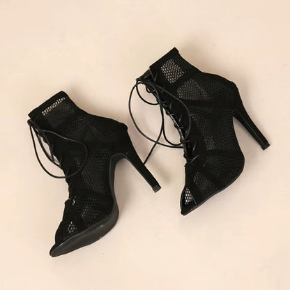 Loe – Elegant Heels with Ankle Strap
