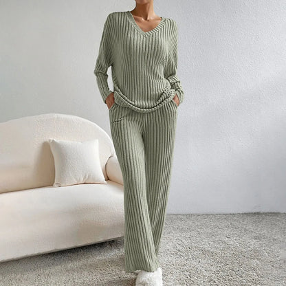 Completo da donna in maglia per il relax, dalla texture morbida e confortevole
