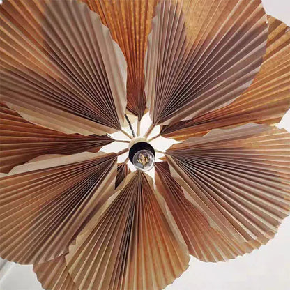 Svícen ve stylu art deco s květinovým motivem a LED osvětlením
