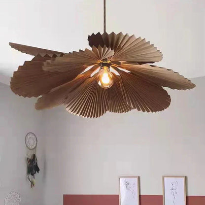 Svícen ve stylu art deco s květinovým motivem a LED osvětlením