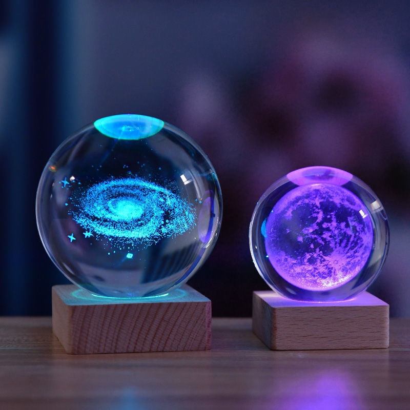 GalaxyGlow - 3D-kristallivalaisin universumiaiheisella koristeella