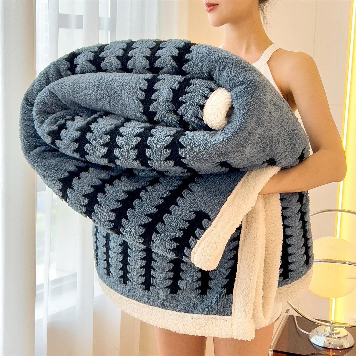 Coperta double-face con motivo geometrico e pile sherpa – Morbida, calda e decorativa