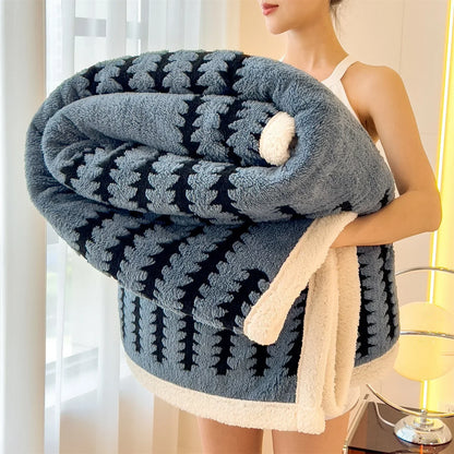 Coperta double-face con motivo geometrico e pile sherpa – Morbida, calda e decorativa