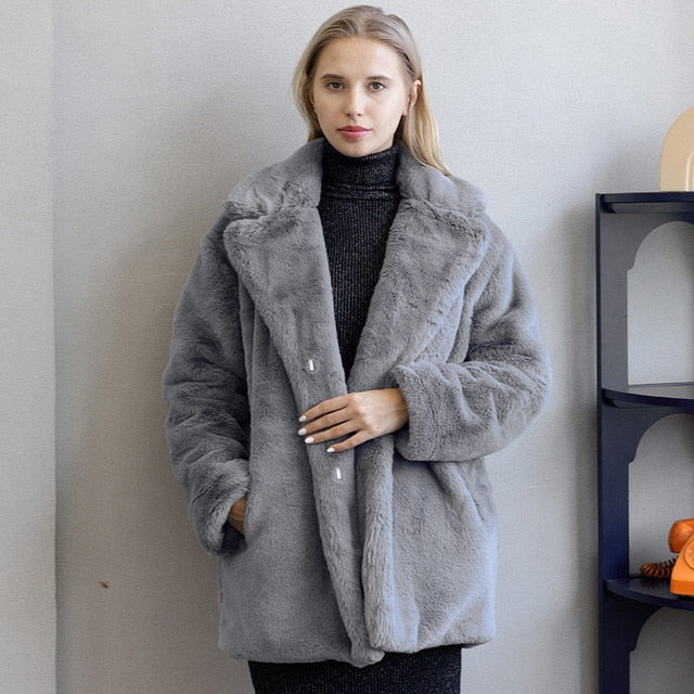 Neve - Cosy oversized winter faux fur coat for women