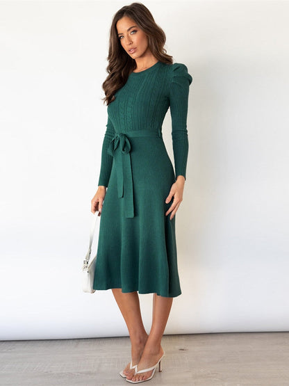 Robe midi en maille élégante avec ceinture et motif torsadé pour femme