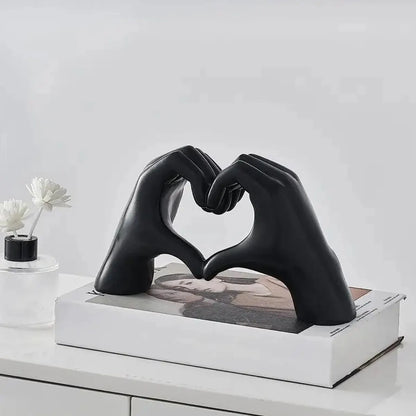 Decorazione con mani scultoree - Affettuosa ed elegante