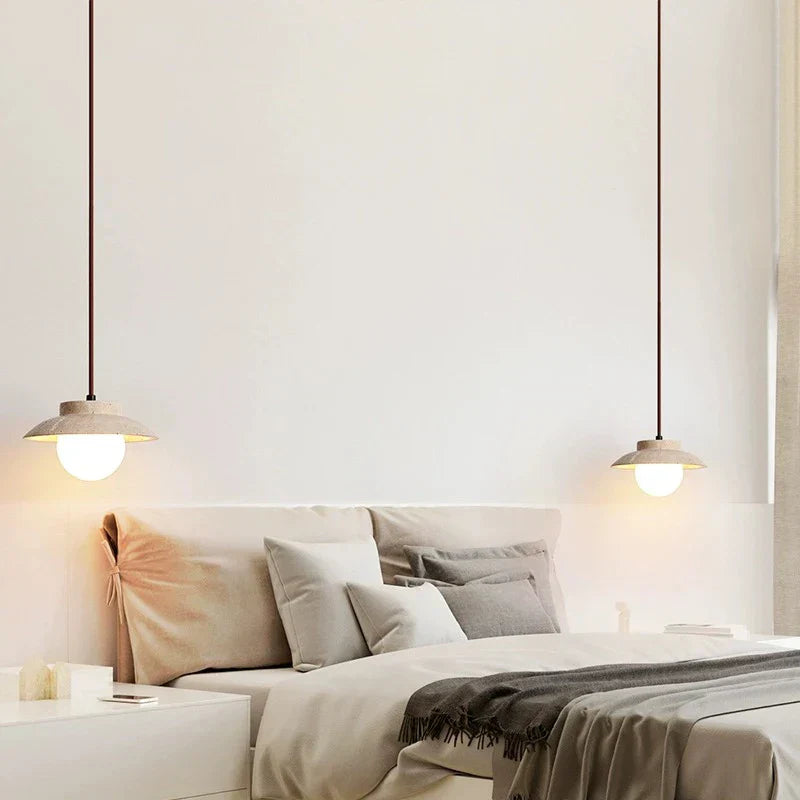 Elegante LED-Pendelleuchte aus Travertin