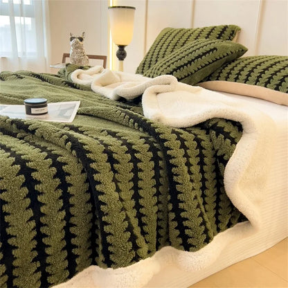 Coperta double-face con motivo geometrico e pile sherpa – Morbida, calda e decorativa