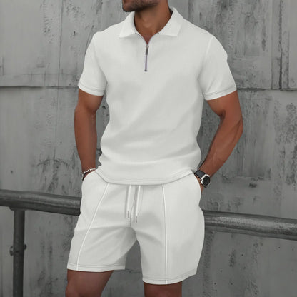 Completo estivo da uomo con polo con colletto e cerniera e comodi pantaloncini