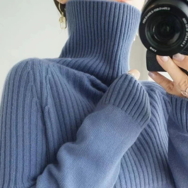 Elegant Warm Ladies' Turtleneck Sweater with Ribbed Details