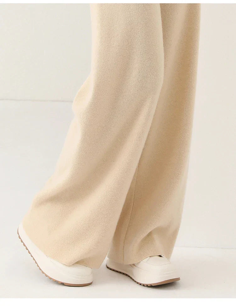 Luxury Women's Corduroy Trousers with Wide Legs and Elastic Waist