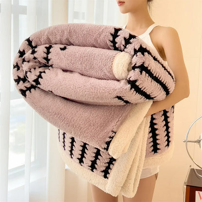 Coperta double-face con motivo geometrico e pile sherpa – Morbida, calda e decorativa