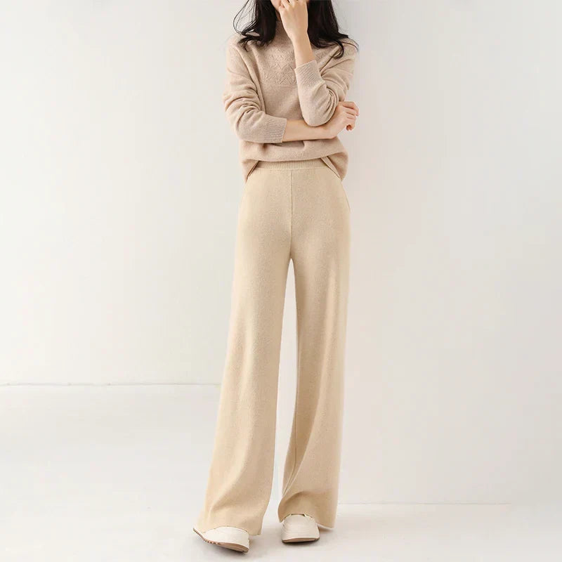Luxury Women's Corduroy Trousers with Wide Legs and Elastic Waist