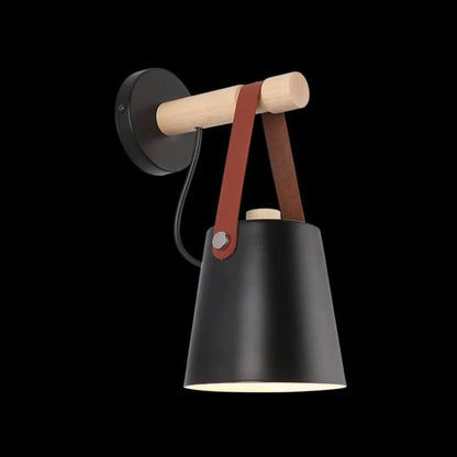 Braccio in legno - Lampada da parete con paralume in ferro e braccio in legno