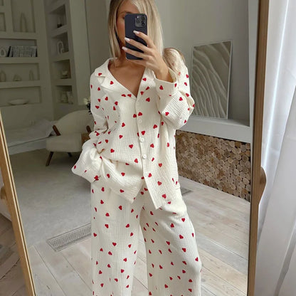 Soft Ladies' Two-Piece Pyjama Set with Heart Print and Button Closure