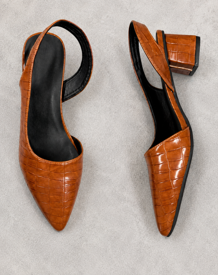 Amberly - Vintage pumps met spitse neus, slingback en blokhak