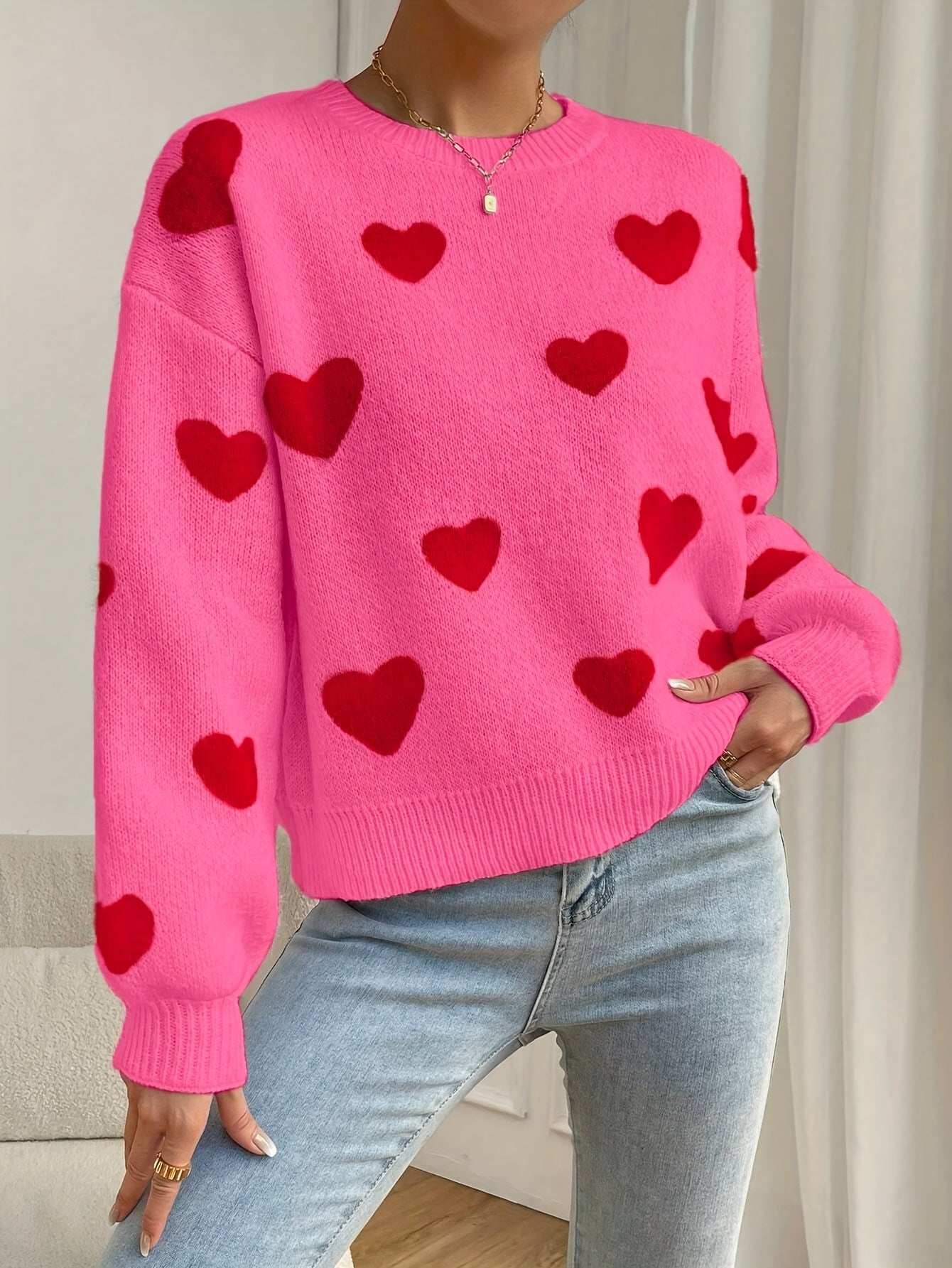 Sara | Pink jumper with red heart pattern and round neck