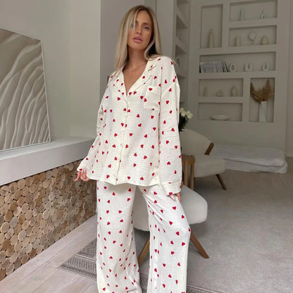 Soft Ladies' Two-Piece Pyjama Set with Heart Print and Button Closure