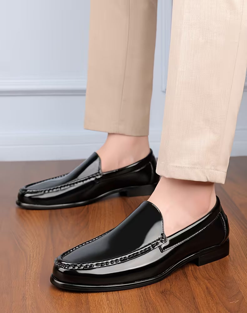 Chaussures au design léger et à bout pointu