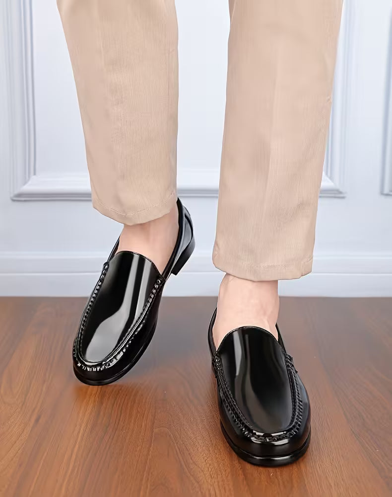 Chaussures au design léger et à bout pointu