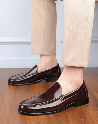 Chaussures au design léger et à bout pointu