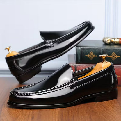 Chaussures au design léger et à bout pointu